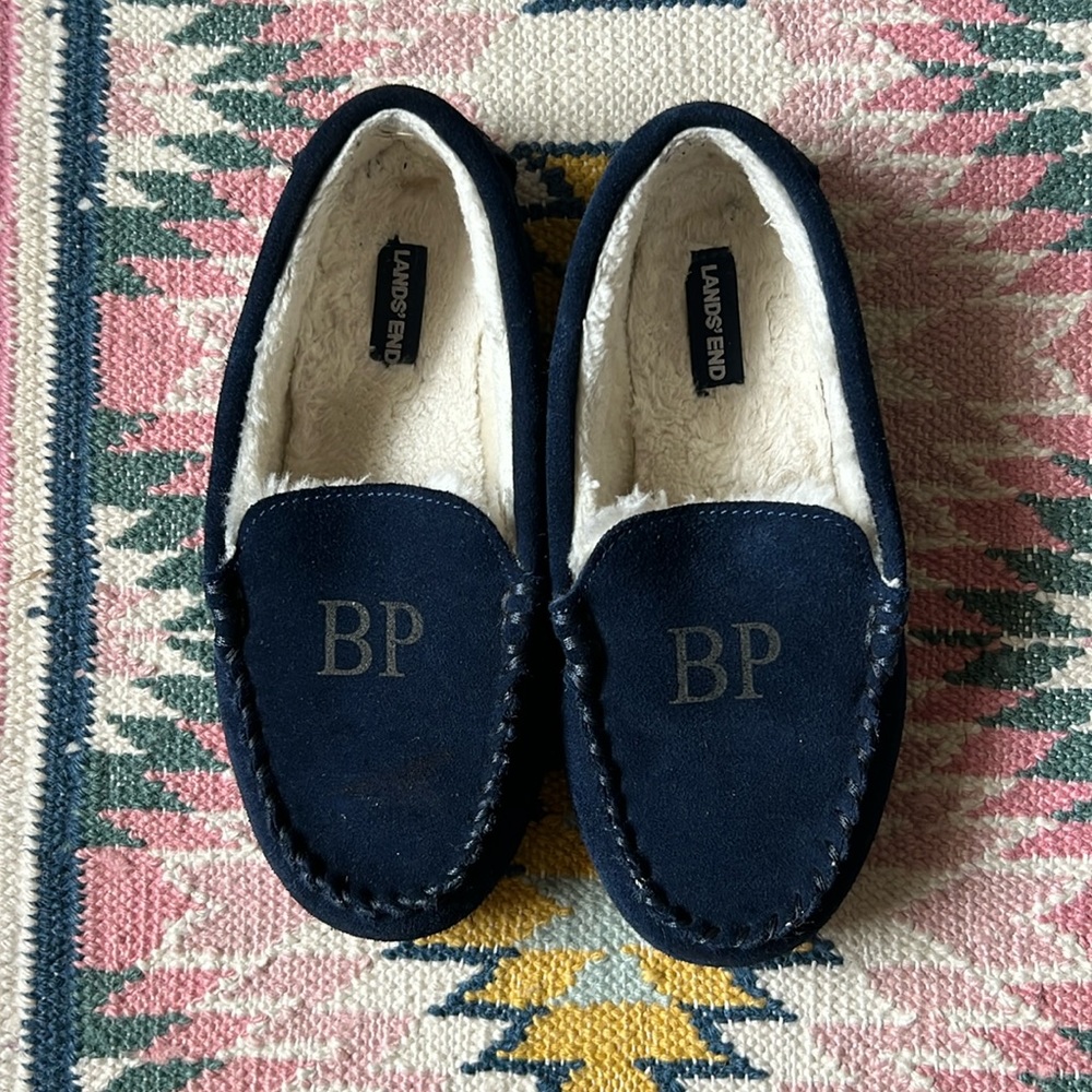 Lands’ End Blue ‘BP’ Slippers - sz 4 - EUC